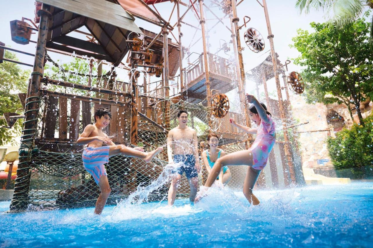 Resorts World Sentosa - Hotel Сінгапур Екстер'єр фото Adventure Cove Waterpark