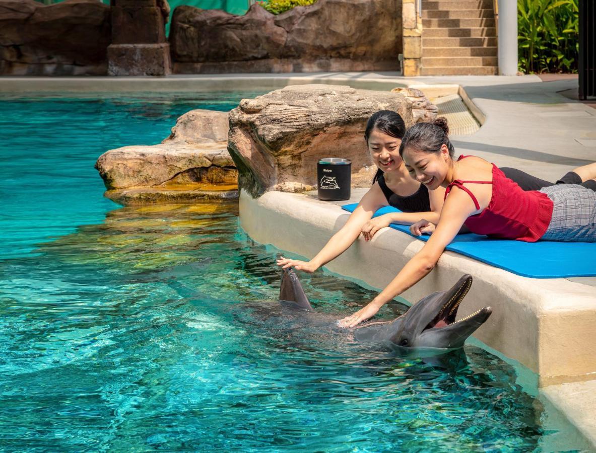 Resorts World Sentosa - Hotel Сінгапур Екстер'єр фото Dolphin Interaction