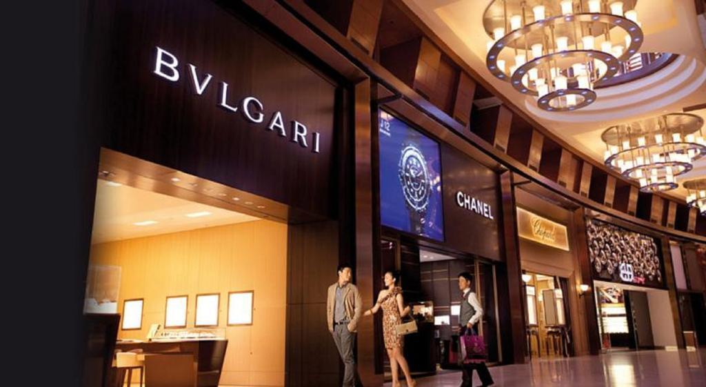 Resorts World Sentosa - Hotel Сінгапур Екстер'єр фото BVLGARI store in Marina Bay Sands